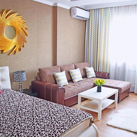 Bishkek Sunny Apartment In The Center Екстер'єр фото