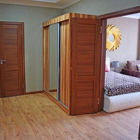Bishkek Sunny Apartment In The Center Екстер'єр фото