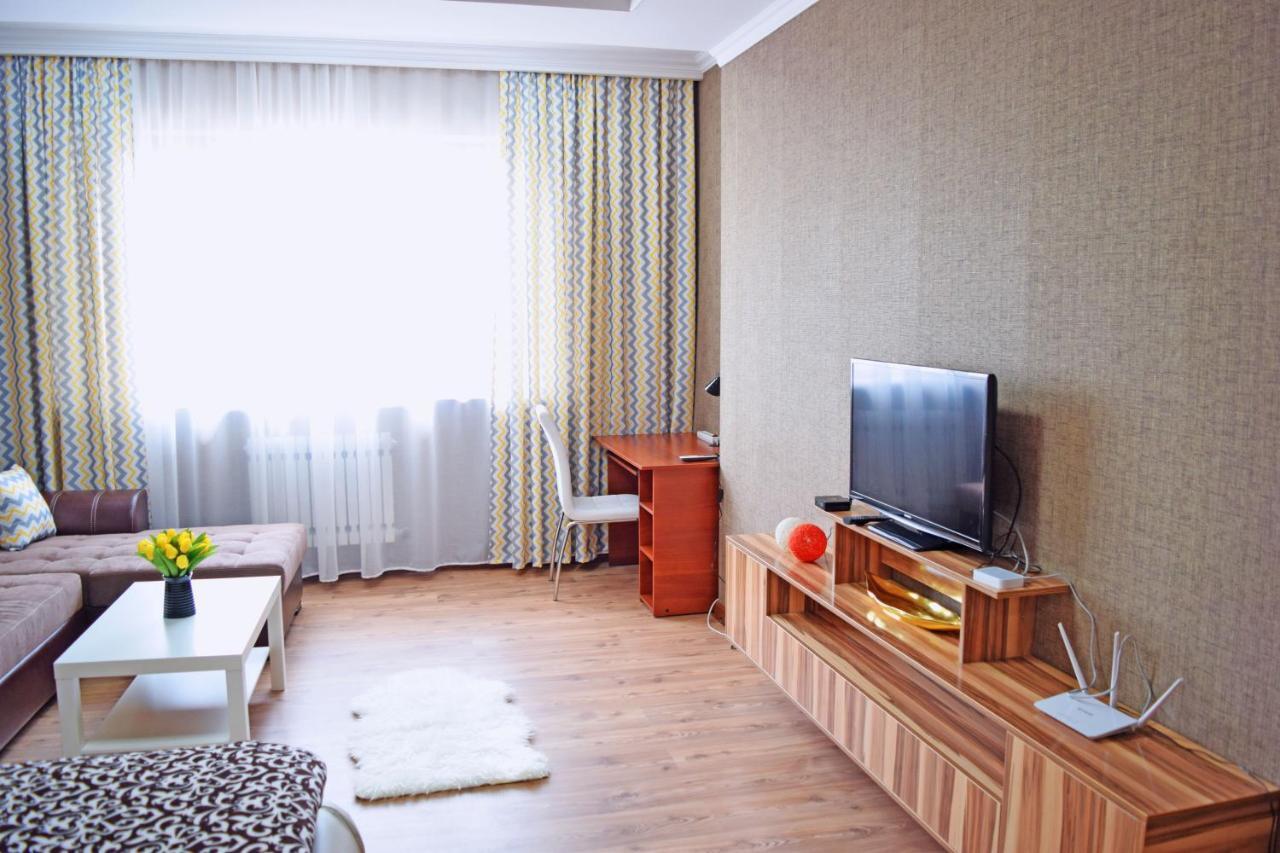 Bishkek Sunny Apartment In The Center Екстер'єр фото