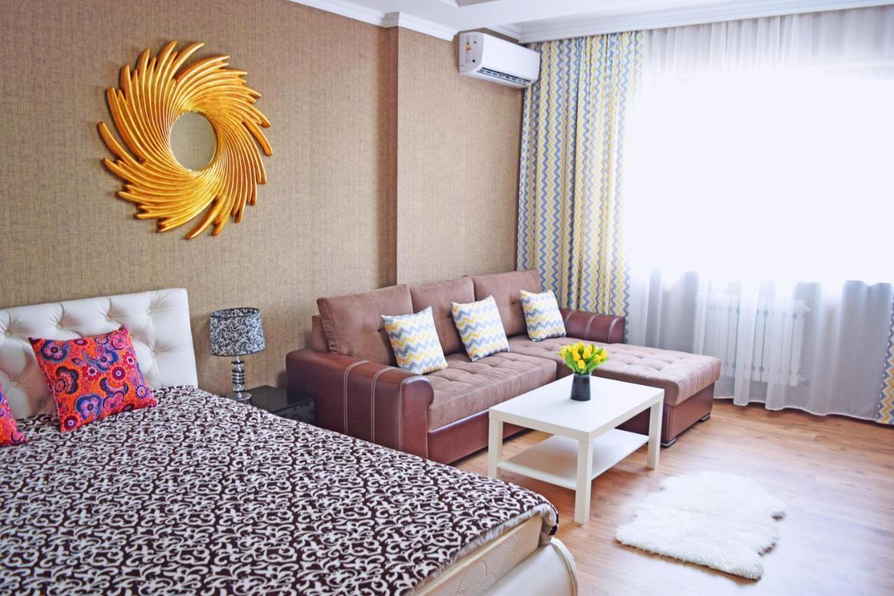 Bishkek Sunny Apartment In The Center Екстер'єр фото