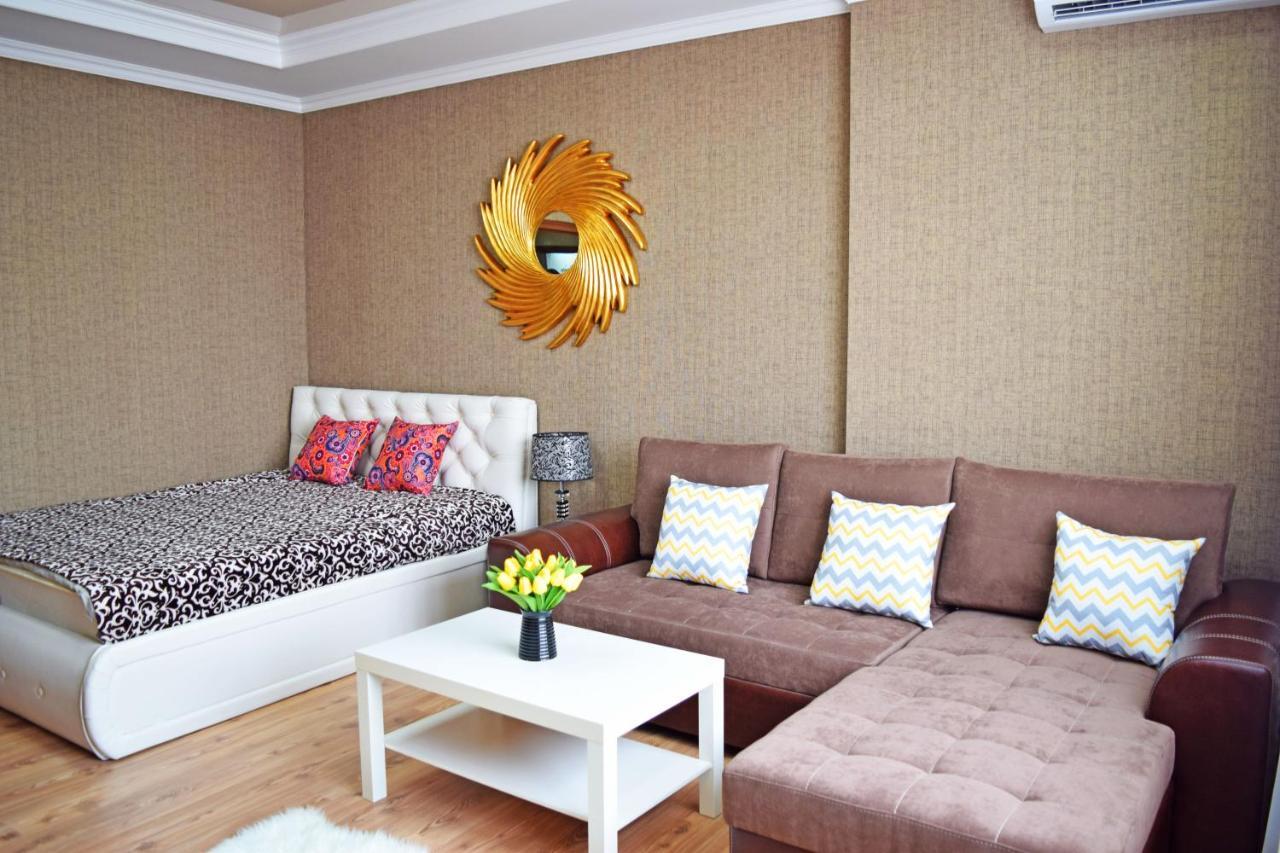 Bishkek Sunny Apartment In The Center Екстер'єр фото