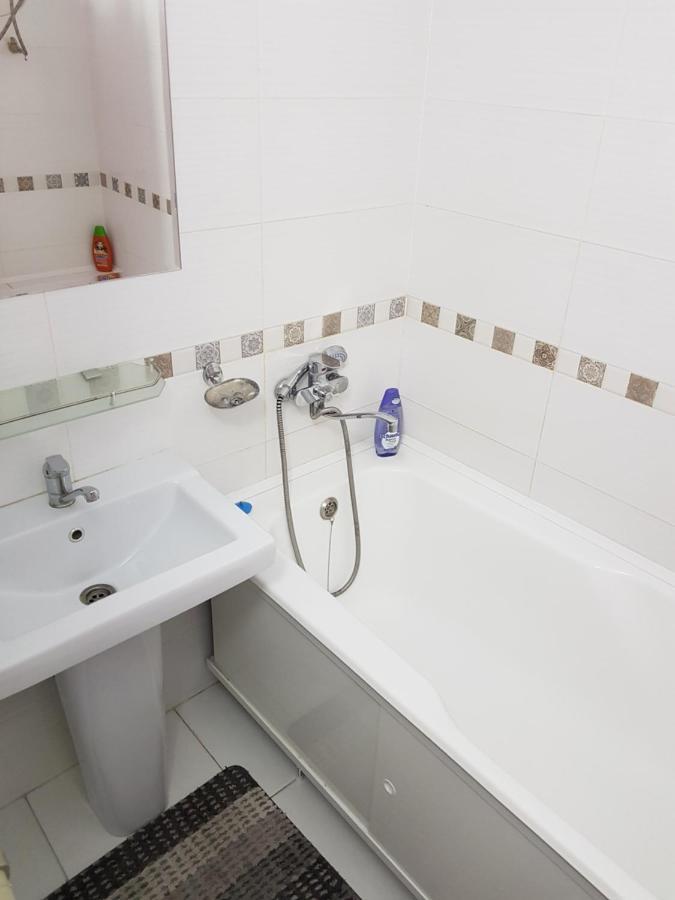 Bishkek Sunny Apartment In The Center Екстер'єр фото