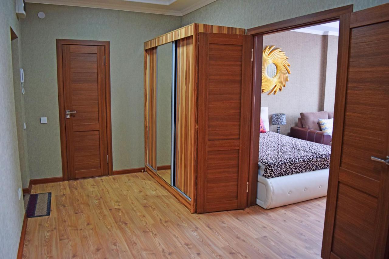 Bishkek Sunny Apartment In The Center Екстер'єр фото