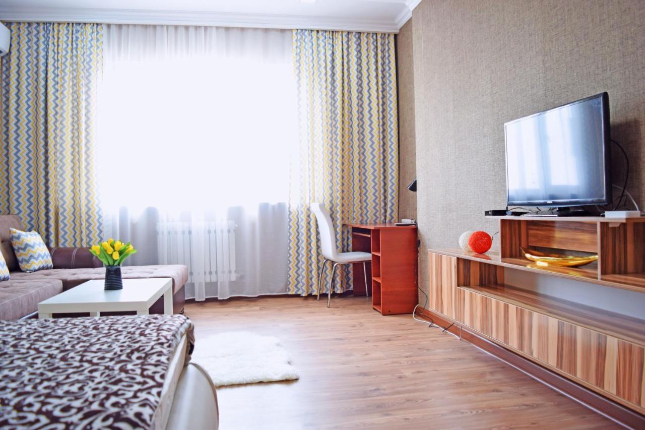 Bishkek Sunny Apartment In The Center Екстер'єр фото