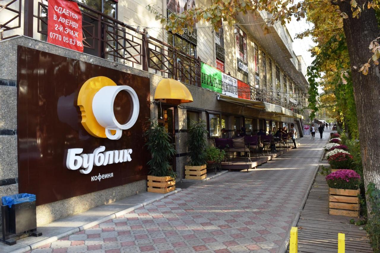 Bishkek Sunny Apartment In The Center Екстер'єр фото
